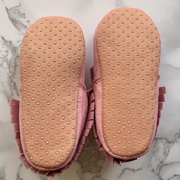 OLD NAVY unisex faux suede pink baby moccasin booties SIZE 12-18M NWT - Picture 6 of 7
